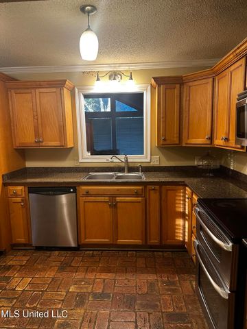 3911 Washington Avenue, Pascagoula, MS 39581