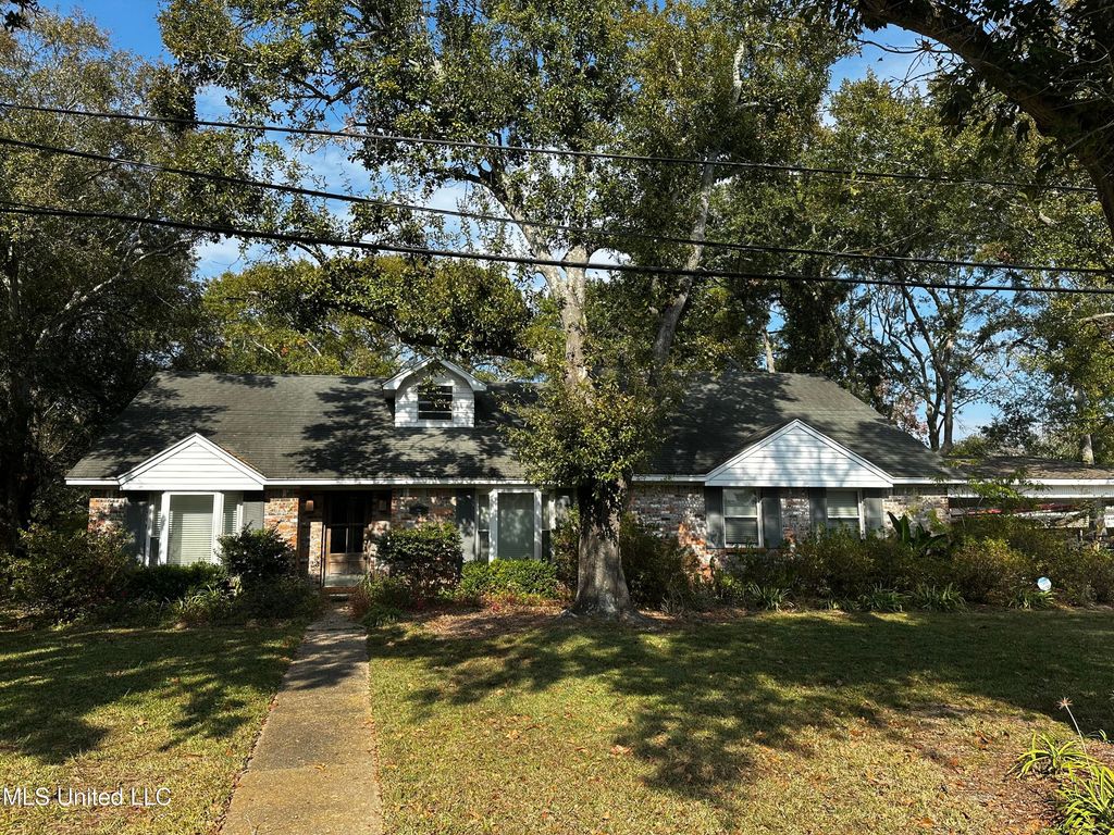 3911 Washington Avenue, Pascagoula, MS 39581