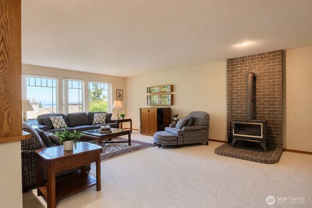 106 Chinook Lane, Steilacoom, WA 98388