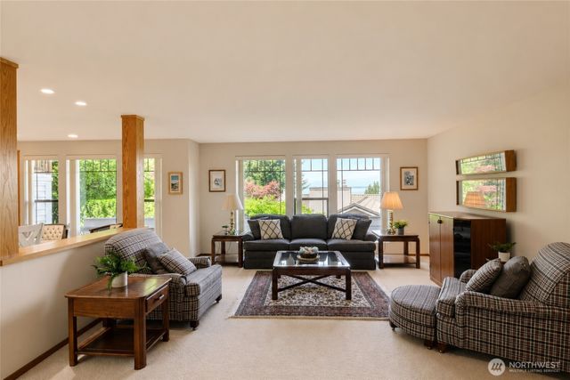 106 Chinook Lane, Steilacoom, WA 98388