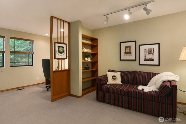106 Chinook Lane, Steilacoom, WA 98388