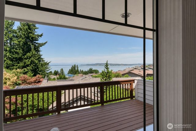 106 Chinook Lane, Steilacoom, WA 98388