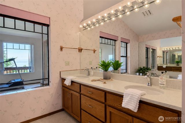 106 Chinook Lane, Steilacoom, WA 98388