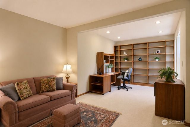 106 Chinook Lane, Steilacoom, WA 98388