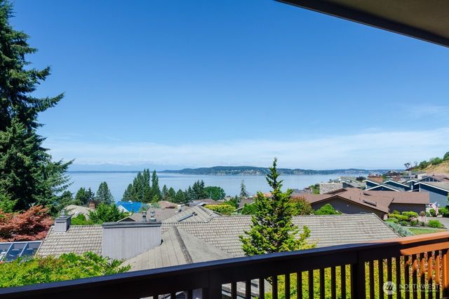 106 Chinook Lane, Steilacoom, WA 98388