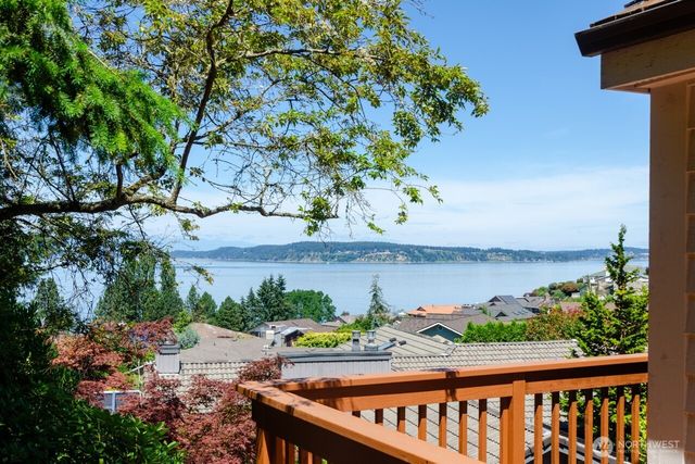 106 Chinook Lane, Steilacoom, WA 98388