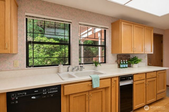 106 Chinook Lane, Steilacoom, WA 98388