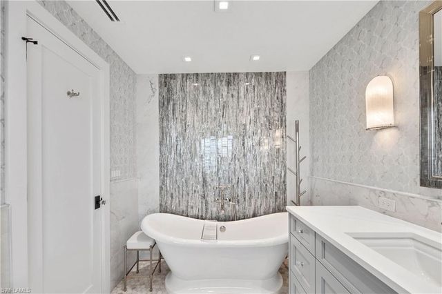 4000 Gulf Shore BLVD N # 500, Naples, FL 34103