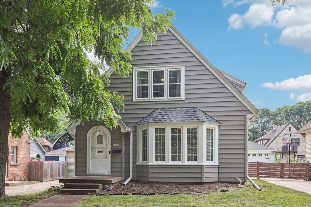 3132 N 49th STREET, Milwaukee, WI 53216