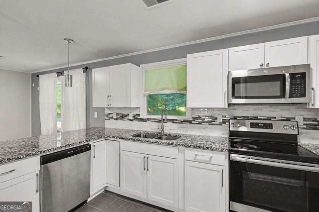 2810 FOXLAIR Trail, South Fulton, GA 30349