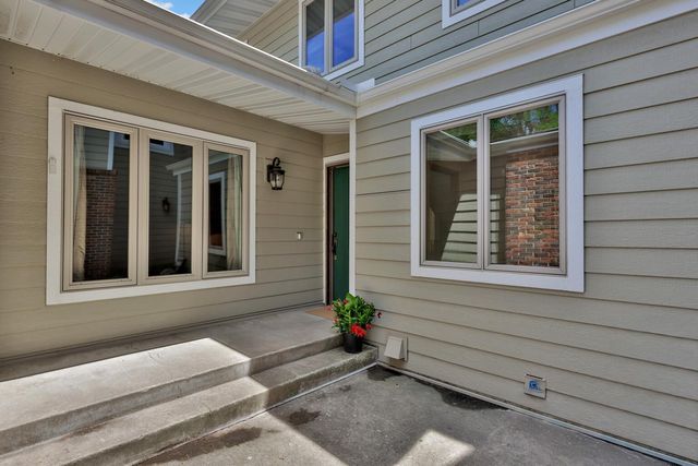 8286 Kingslee Road, Bloomington, MN 55438