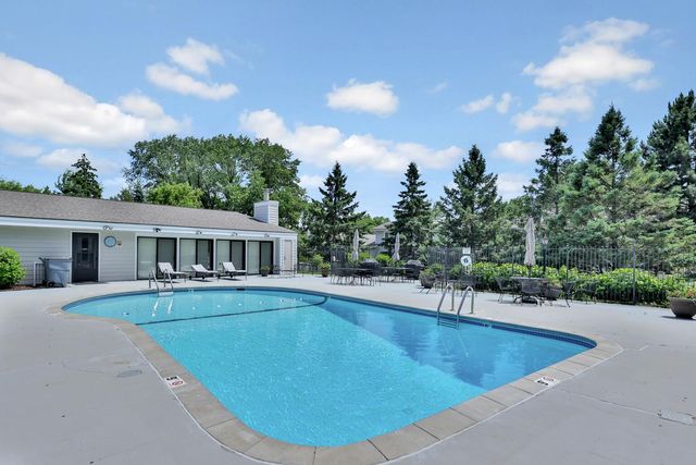 8286 Kingslee Road, Bloomington, MN 55438