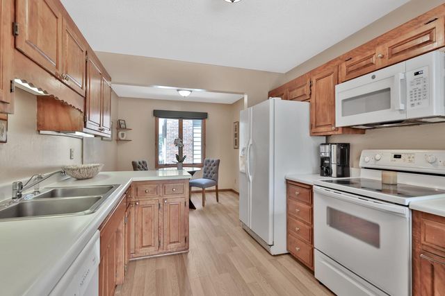 8286 Kingslee Road, Bloomington, MN 55438