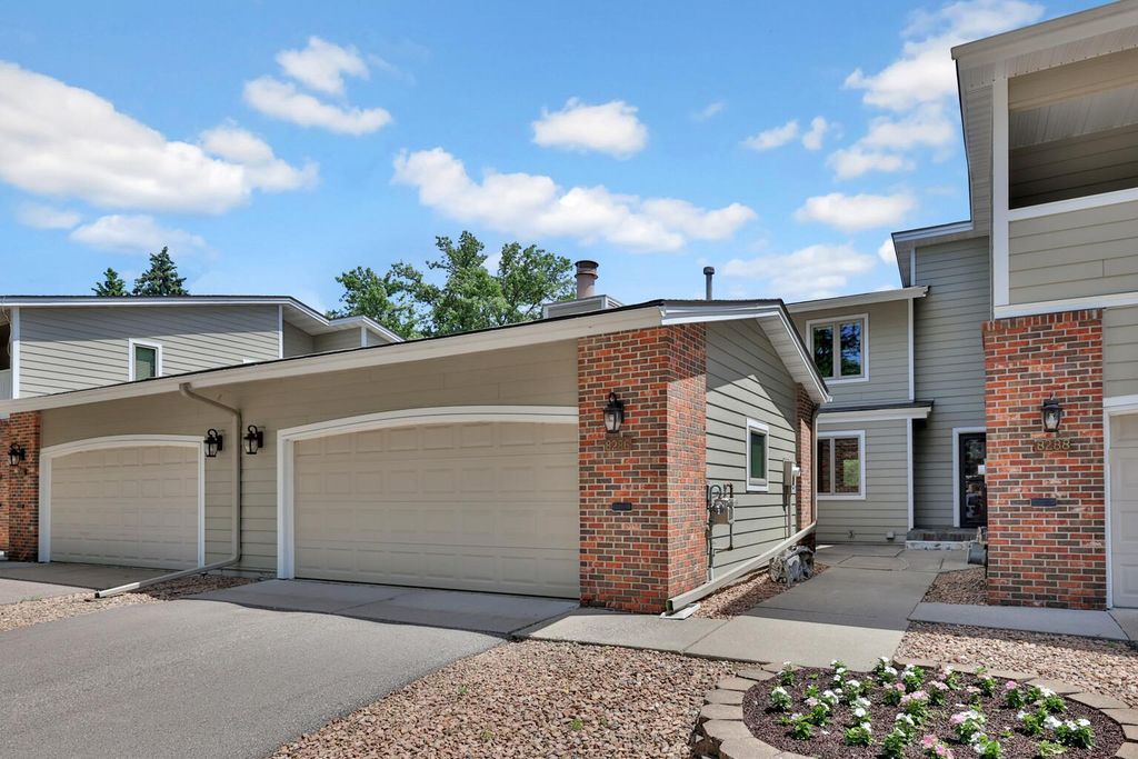 8286 Kingslee Road, Bloomington, MN 55438