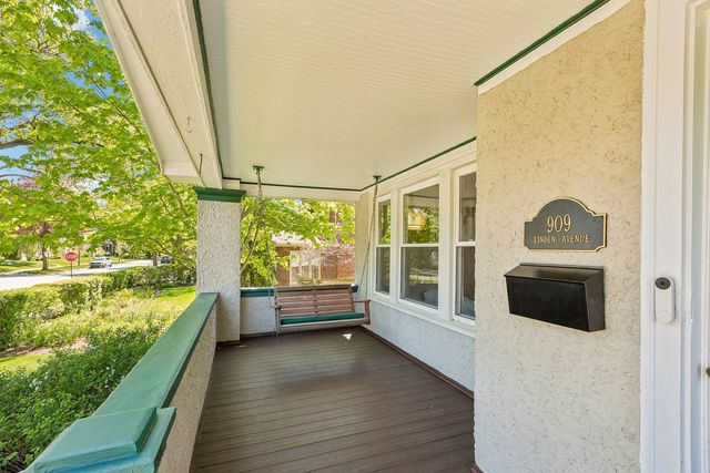909 Linden Avenue, Oak Park, IL 60302