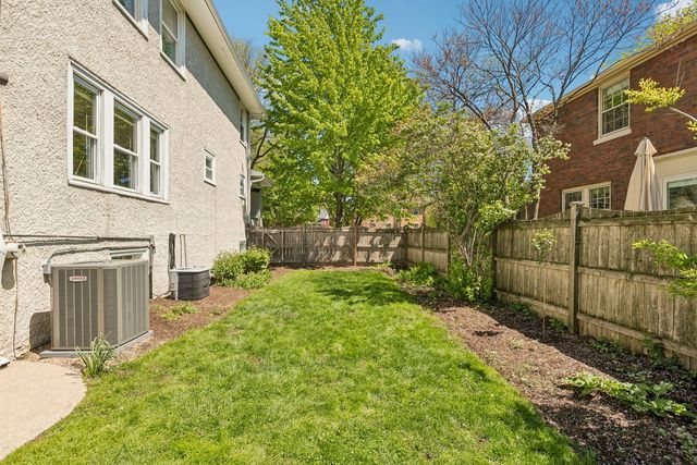 909 Linden Avenue, Oak Park, IL 60302