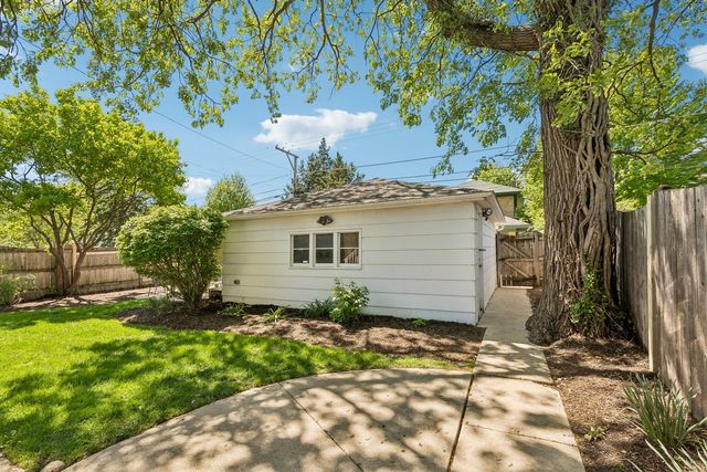 909 Linden Avenue, Oak Park, IL 60302