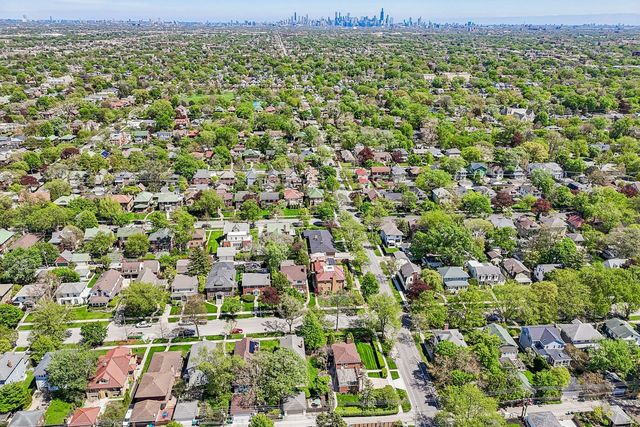 909 Linden Avenue, Oak Park, IL 60302
