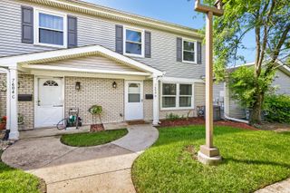 7604 Bristol Lane B, Hanover Park, IL 60133