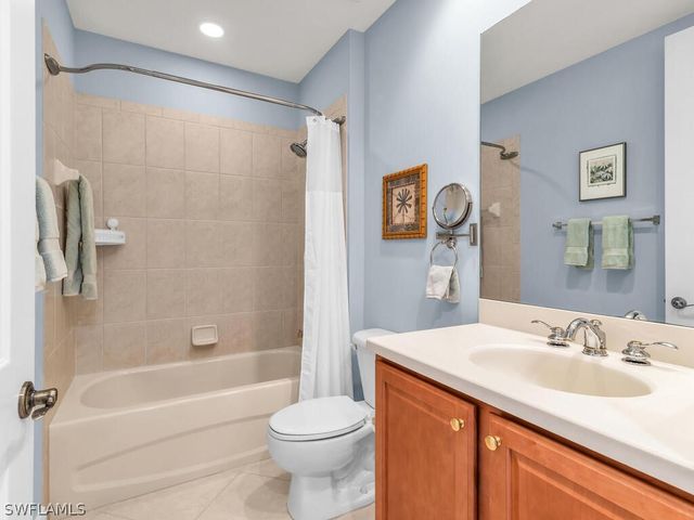 7873 Hawthorne DR 202, Naples, FL 34113