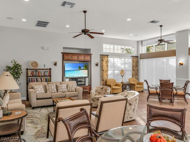 7873 Hawthorne DR 202, Naples, FL 34113