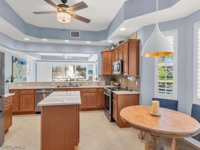 7873 Hawthorne DR 202, Naples, FL 34113
