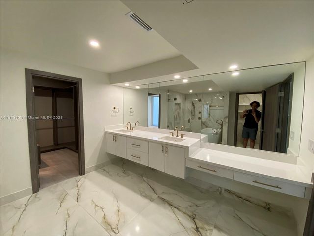 20405 NE 22nd PL, Miami, FL 33180