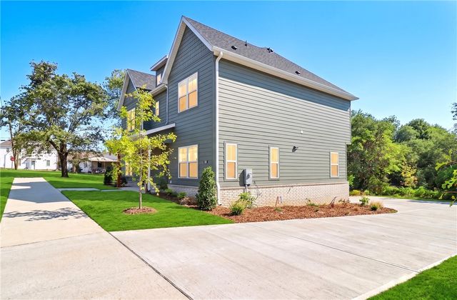 1528 W Sligo Street, Fayetteville, AR 72701