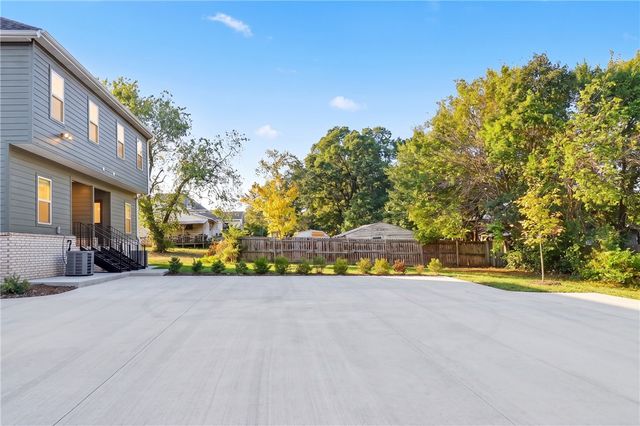 1528 W Sligo Street, Fayetteville, AR 72701