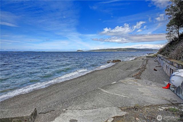 784 Gladstone Drive, Camano Island, WA 98282