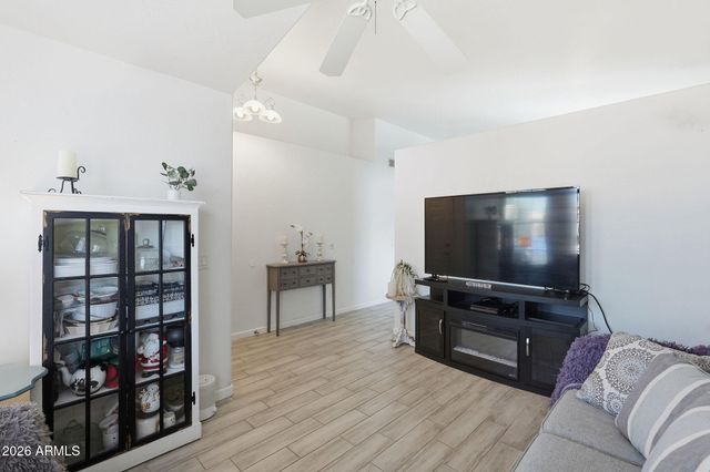 945 S SAILFISH Drive, Gilbert, AZ 85233