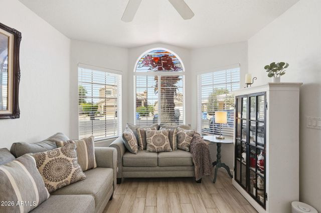 945 S SAILFISH Drive, Gilbert, AZ 85233