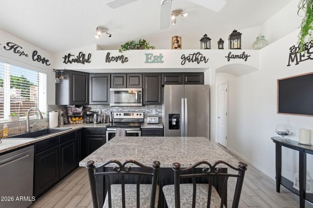 945 S SAILFISH Drive, Gilbert, AZ 85233