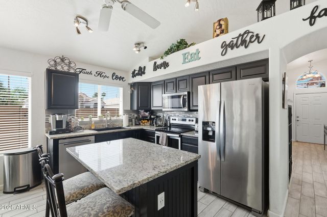 945 S SAILFISH Drive, Gilbert, AZ 85233