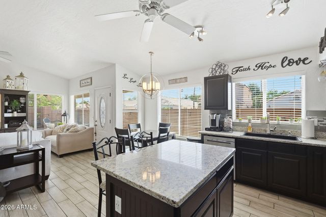 945 S SAILFISH Drive, Gilbert, AZ 85233