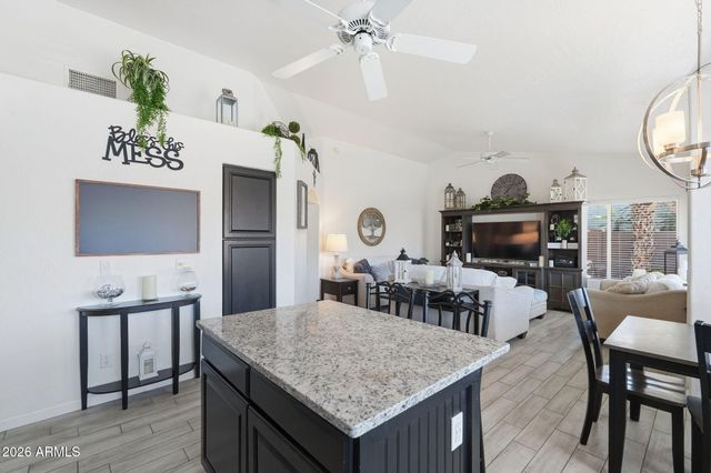 945 S SAILFISH Drive, Gilbert, AZ 85233