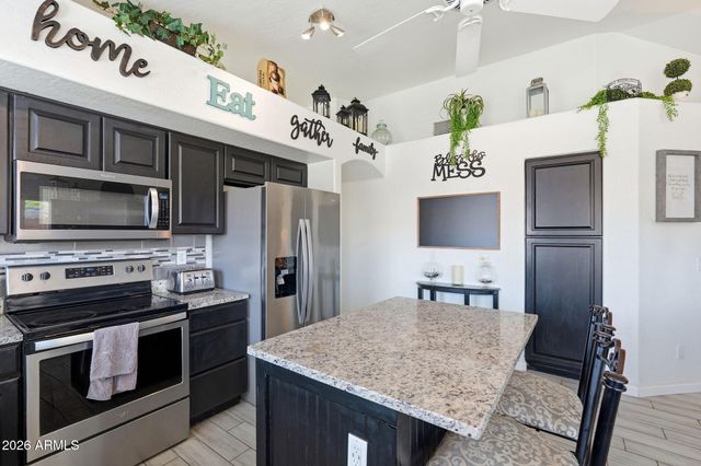 945 S SAILFISH Drive, Gilbert, AZ 85233