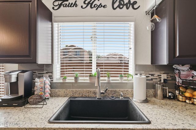 945 S SAILFISH Drive, Gilbert, AZ 85233