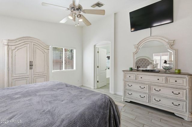 945 S SAILFISH Drive, Gilbert, AZ 85233