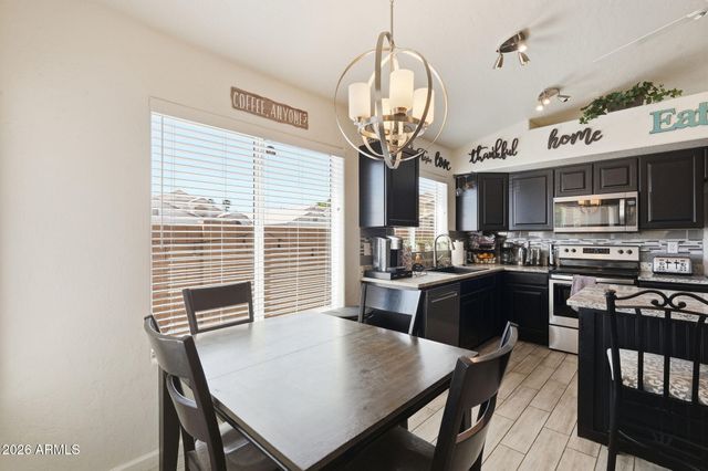 945 S SAILFISH Drive, Gilbert, AZ 85233