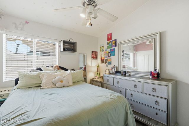 945 S SAILFISH Drive, Gilbert, AZ 85233