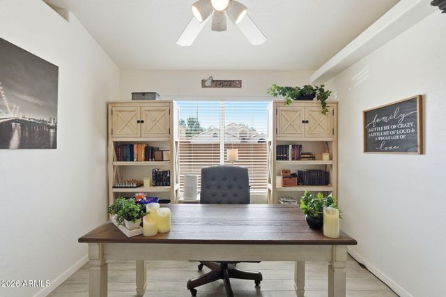 945 S SAILFISH Drive, Gilbert, AZ 85233