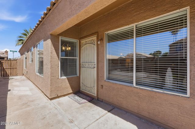 945 S SAILFISH Drive, Gilbert, AZ 85233