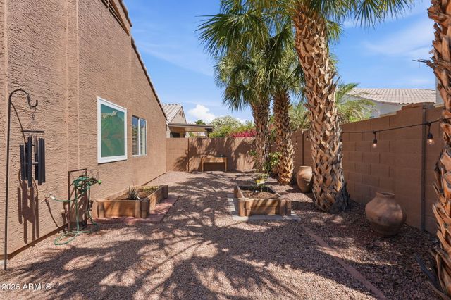 945 S SAILFISH Drive, Gilbert, AZ 85233