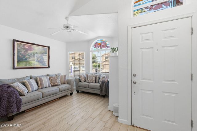 945 S SAILFISH Drive, Gilbert, AZ 85233