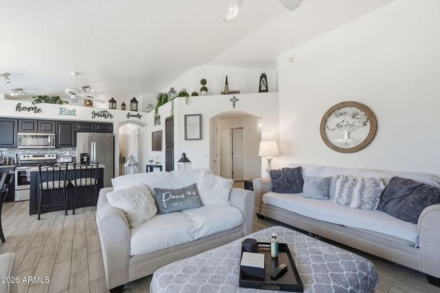 945 S SAILFISH Drive, Gilbert, AZ 85233