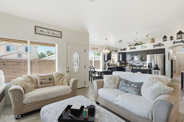 945 S SAILFISH Drive, Gilbert, AZ 85233