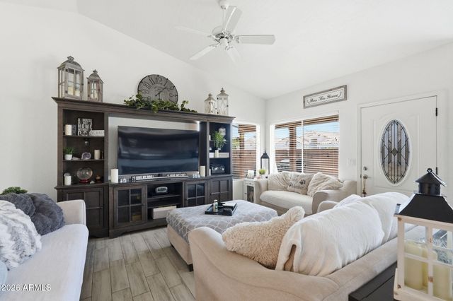 945 S SAILFISH Drive, Gilbert, AZ 85233