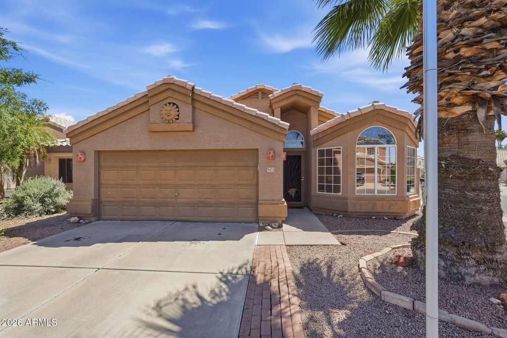 945 S SAILFISH Drive, Gilbert, AZ 85233