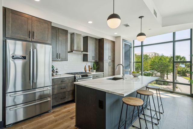 5 Gadsdenboro Street 204, Charleston, SC 29401